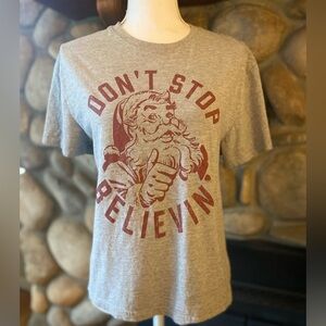 Gray “Don’t Stop Believin’” Santa Graphic T-Shirt Medium